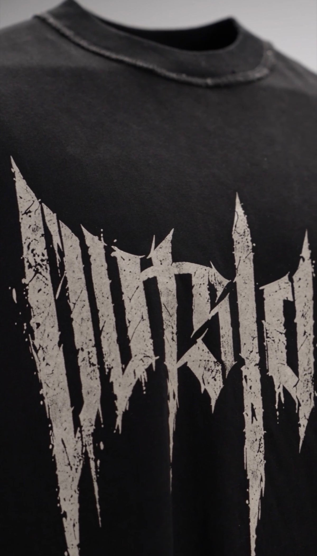REMERA OUTSIDERS MNFST