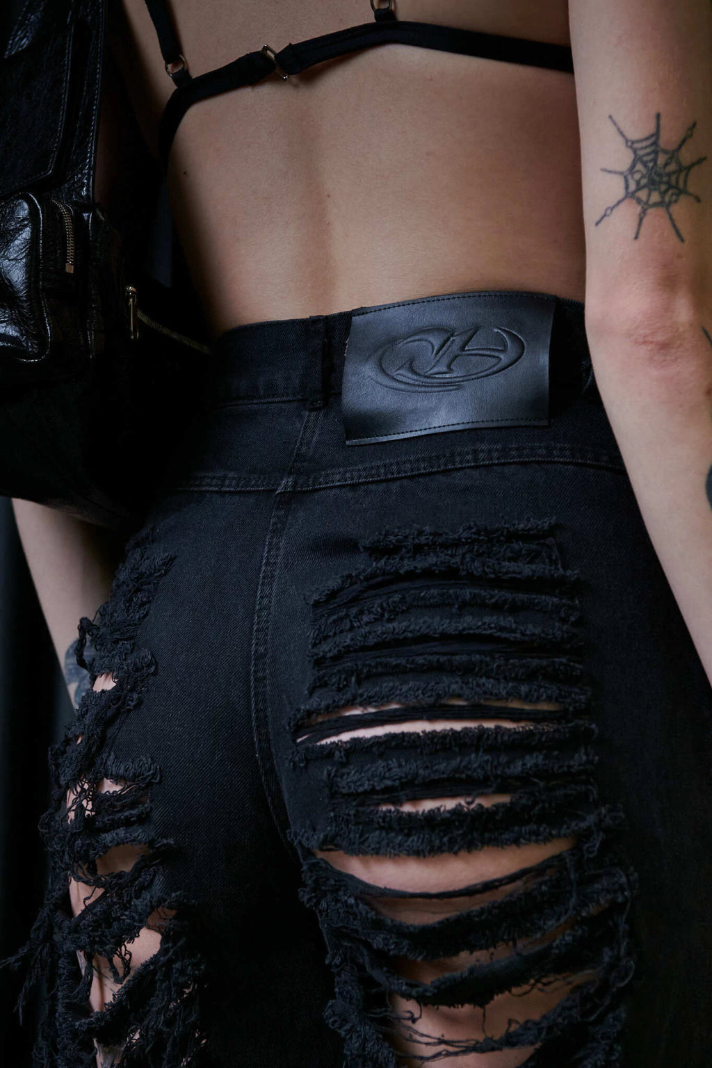 HOT JEANS